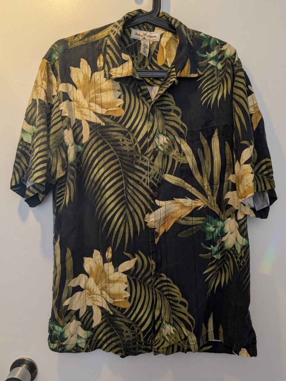 Tommy Bahama 100% Silk Hawaiian Shirt Men's Size Small
